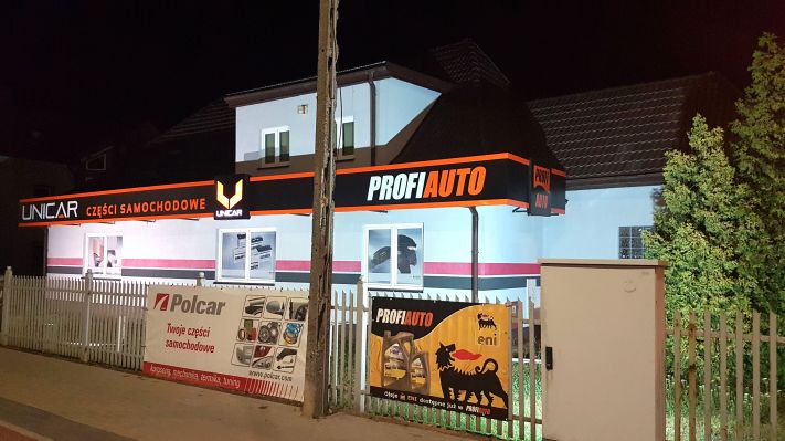 Unicar - sklep nocą