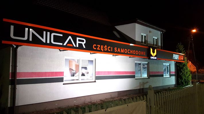 Unicar - sklep nocą